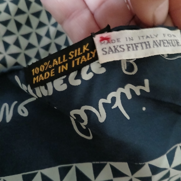 Vintage Pierre Cardin 100% Silk Made in Italy Luxury Scarf. - Picture 4 of 7